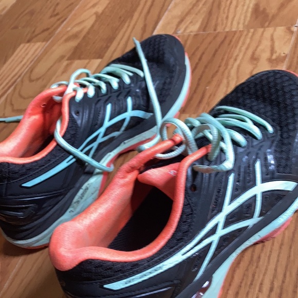 Women’s ASICS Gel Sneakers - Picture 6 of 9